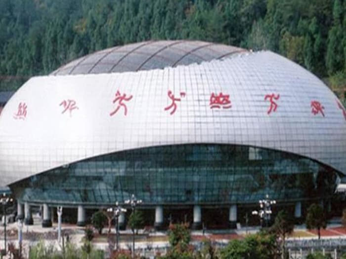 信州区体育中心球形网架加工安装